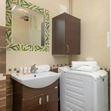 Minimalist One Bedroom In Near Wawel By Renters Appartement Cracovie