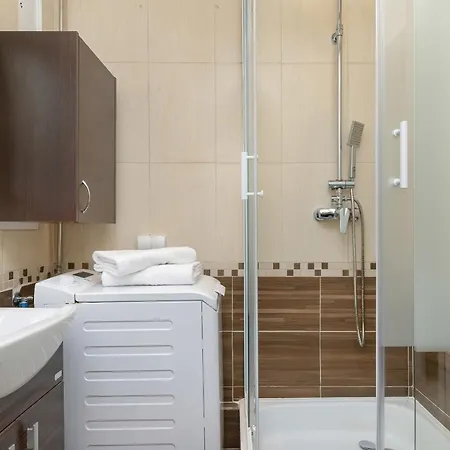 Minimalist One Bedroom In Near Wawel By Renters Cracovie